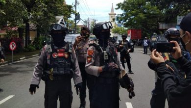 Photo of Polisi Evaluasi Keterkaitan Bom Makassar dengan Penangkapan Terduga Teroris