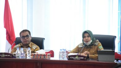 Photo of Bupati Madina Pimpinan Rapat Evaluasi Vaksin Anak