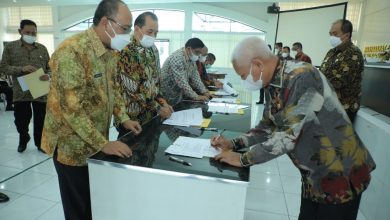 Photo of Bupati Asahan Tandatangani Perjanjian Kinerja OPD dan Buka Sosialisasi Penyusunan LKPJ Tahun Anggaran 2021