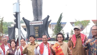 Photo of Resmikan Patung Letjen Jamin Ginting, Bobby Nasution : Kiprah Almarhum Membanggakan NKRI