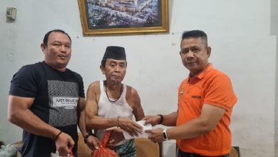 Photo of Jumat Barokah, Ketua Pewarta Berikan Sembako dan Santunan untuk Wartawan Senior Ismugiman