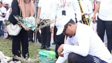 Photo of Bobby Nasution dan Wali Kota Peserta IMT GT Tanam Pohon di Taman Gajah Mada