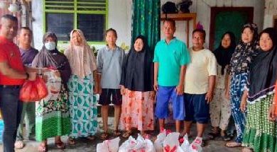 Photo of Jumat Barokah, Ketua Pewarta Kembali Salurkan Sembako pada Warga Kurang Mampu