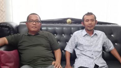 Photo of Fraksi Gabungan DPRD Tapteng Desak Pj Bupati Copot Sekda